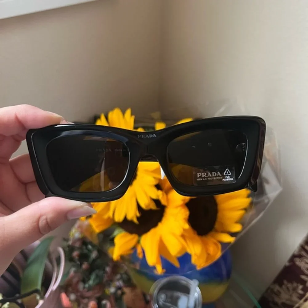 SALE 🌻PRADA cat eye spr13z sunglasses 🌸 - Picture 13 of 16